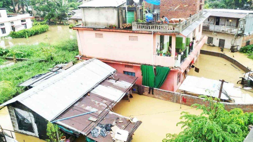 Flooding at East Police Colony, Dimapur in the aftermath of heavy downpour for the last two days. Several households have been severely affected as a result of the flood waters. (Morung Photo)